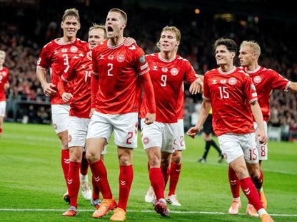 لاعبو الدنمارك يحتفلون بالهدف الثاني في مرمى اليونان في تصفيات كأس العالم 2026 - 12 أكتوبر 2025 - Reuters