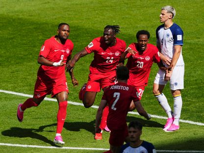 فرحة لاعبين من كندا بتسجيل هدف في مرمى البوسنة والهرسك بكأس العالم - 12 يونيو 2026 - IMAGN IMAGES via Reuters