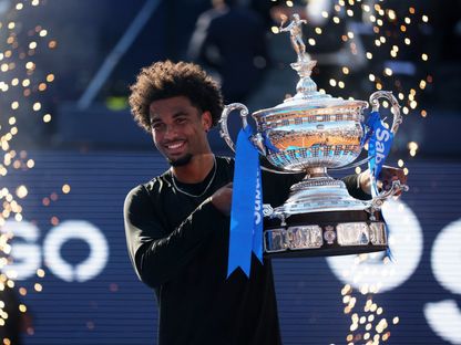 أرثور فيس يحتفل بلقب بطولة برشلونة المفتوحة للتنس - 19 أبريل 2026 - Reuters