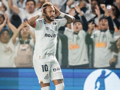 نيمار جونيور لاعب سانتوس يحتفل بعد التسجيل في مرمى شابيكوينسي - 25 يوليو 2026 - X/@SantosFC