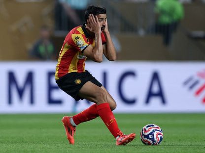 احتجاج محمد أمين بن حميدة لاعب الترجي الرياضي خلال مباراة تشيلسي بكأس العالم للأندية - 24 يونيو 2025 - Reuters