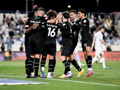 احتفال لاعبي الشباب بتسجيل هدف في مرمى الأخدود بالدوري السعودي - 23 نوفمبر 2025 - X/@AlShababSaudiFC