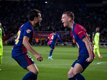 داني أولمو لاعب برشلونة (يمين) يحتفل بعد التسجيل بمواجهة ريال مايوركا بالدوري الإسباني - 22 أبريل 2025 - X/@FCBarcelona