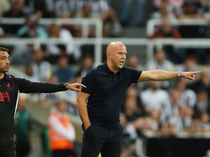 آرني سلوت مدرب ليفربول خلال مواجهة نيوكاسل يونايتد بالدوري الإنجليزي الممتاز - 25 أغسطس 2025 - Reuters