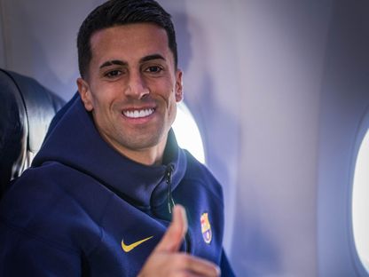 جواو كانسيلو من داخل طائرة برشلونة المتجهة إلى سانتاندير قبل مواجهة راسينغ في كأس الملك - 15 يناير 2026 - X/@FCBarcelona