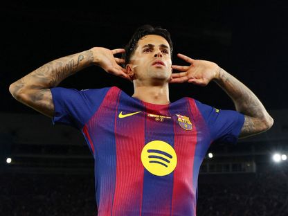 احتفال جواو كانسيلو لاعب برشلونة بتسجيل هدف في مرمى ريال بيتيس بالدوري الإسباني - 17 مايو 2026 - Reuters