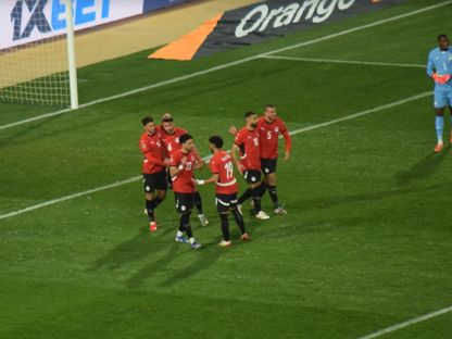 رامي ربيعة ومروان عطية وعمر مرموش وياسر إبراهيم وحمدي فتحي يحتفلون مع محمد صلاح بعد الهدف الثالث لمنتخب مصر أمام كوت ديفوار في كأس إفريقيا - 10 يناير 2025 - Asharq