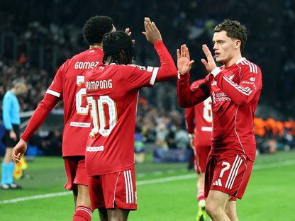 جيريمي فريمبونغ يحتفل بعد تسجيله الهدف الثاني لليفربول في شباك مارسيليا الفرنسي - 21 يناير 2026 - REUTERS