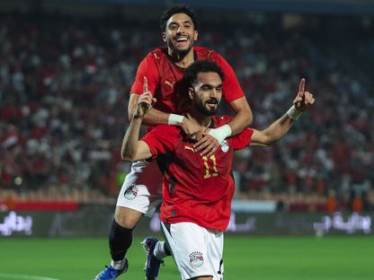 مصطفى زيكو يحتفل مع عمر مرموش بعد تسجيل هدف فوز مصر على روسيا وديا - 28 مايو 2026 - X/@EgyptNT
