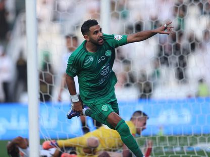 رياض محرز يحتفل بهدف سجله خلال مباراة الشباب والأهلي بالدوري السعودي - 13 فبراير 2026 - X/SPL