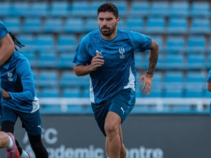 روبن نيفيز لاعب الهلال في حصة تدريبية بأوزبكستان عشية مواجهة ناساف في دوري أبطال آسيا للنخبة - 28 سبتمبر 2025 - X/@Alhilal_FC