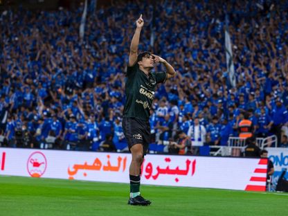 احتفال راميرو إنريكي نجم الخلود بتسجيل هدف في مرمى الهلال بنهائي كأس الملك - 8 مايو 2026 - X/@KingCupSA