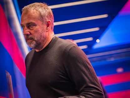 هانزي فليك مدرب برشلونة خلال لقاء أوساسونا بالدوري الإسباني - 13 ديسمبر 2025 - X@FCBarcelona