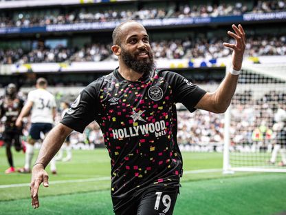 بريان مبيومو مهاجم برينتفورد الإنجليزي - X/BMbeumo19