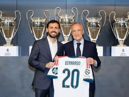 رئيس ريال مدريد فلورنتينو بيريز وبرناردو سيلفا خلال تقديمه - 18 أغسطس 2026 - realmadrid.com