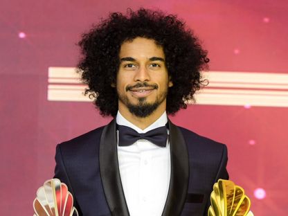 أكرم عفيف نجم السد يحمل جائزتي أفضل لاعب وهداف في دوري نجوم قطر - 26 مايو 2024 - X/AlsaddSC