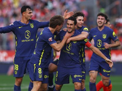 كوكي (وسط) يحتفل مع زملاء بتسجيله هدفاً لأتلتيكو مدريد في مرمى جيرونا - 21 ديسمبر 2025 - REUTERS