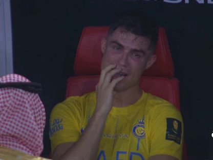 كريستيانو رونالدو يبكي بعد خسارة النصر أمام الهلال في نهائي كأس خادم الحرمين الشريفين - 31 مايو 2024 - X/@sport_ekh