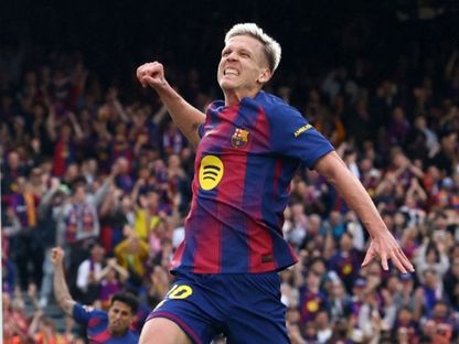 لاعب برشلونة داني أولمو يحتفل بالتسجيل ضد إشبيلية في الدوري الإسباني - 15 مارس 2026 - Reuters
