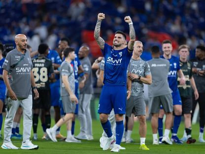 احتفال روبن نيفيز لاعب الهلال بعد التتويج بلقب كأس الملك - 8 مايو 2026 - X/@Alhilal_FC