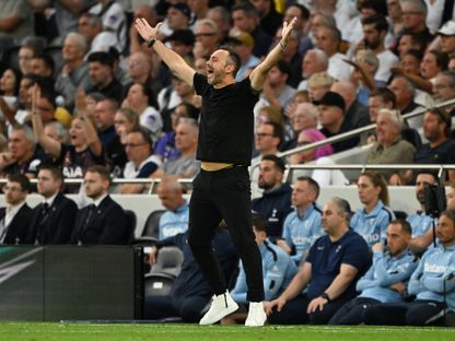روبرتو دي زيربي مدرب توتنهام خلال مواجهة إيفرتون في الدوري الإنجليزي - 12 سبتمبر 2026 - Reuters