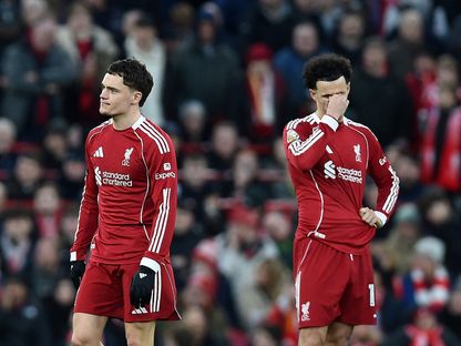 الحسرة على وجهي لاعبي ليفربول فلوريان فيرتز وكيرتيس جونز أمام بيرنلي في الدوري الإنجليزي الممتاز - 17 يناير 2026 - Reuters