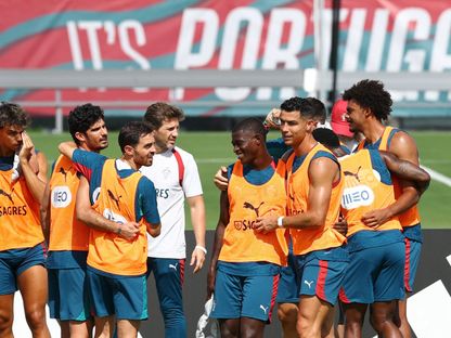 كريستيانو رونالدو مع لاعبين آخرين خلال تدريب للبرتغال في كأس العالم - 19 يونيو 2026 - REUTERS