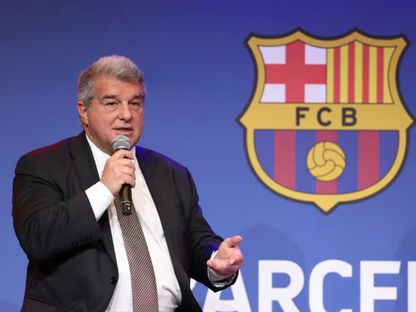 جوان لابورتا يتحدث مع أعضاء برشلونة بعد نهاية موسم 2024/2023 - BarcaOne/ch