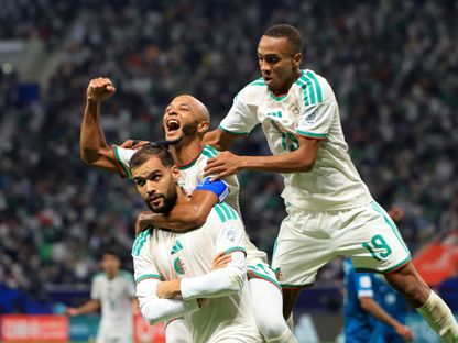 فرحة لاعبي الجزائر بهدف محمد أمين توغاي في مرمى العراق بكأس العرب - 9 ديسمبر 2025 - Reuters