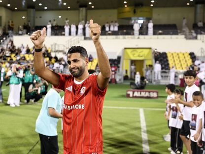 رياض محرز خلال استقباله الجماهيري قبل مباراة لوسيل والشمال في دوري نجوم قطر - 17 أكتوبر 2026 - X/QSL