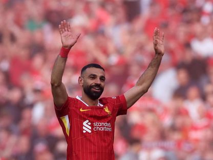 محمد صلاح يحتفل بتتويج ليفربول بلقب الدوري الإنجليزي الممتاز بعد مباراة توتنهام - 27 أبريل 2025 - Reuters