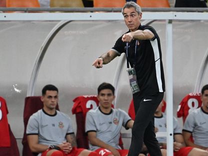 باولو سوزا مدرب شباب الأهلي في مباراة الاتحاد بدوري أبطال آسيا للنخبة - 30 سبتمبر 2025 - X/@aawsat_spt