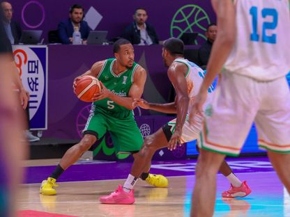 محمد عبد الرحمن لاعب السعودية (بالقميص الأخضر) خلال مباراة الهند في كأس آسيا للسلة - 9 أغسطس 2025 - X/@sbfksa