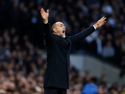 إيغور تودور المدرب المؤقت لتوتنهام هوتسبير خلال مواجهة أرسنال في ديربي شمال لندن - 22 فبراير 2026 - REUTERS