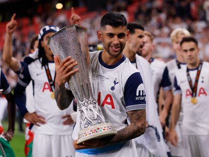 روميرو مدافع توتنهام أفضل لاعب في الدوري الأوروبي