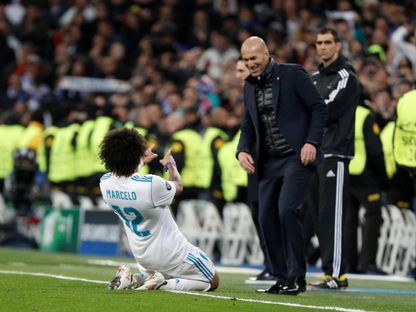 الفرنسي زين الدين زيدان المدرب السابق لفريق ريال مدريد في احتفال مع مارسيلو - 14 فبراير 2018 - Reuters