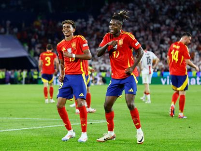 برشلونة اجتمع مع وكيل نيكو وليامز.. ويامال يحتفل