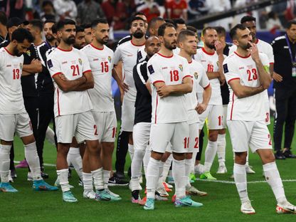 لاعبون أردنيون محبطون بعد الهزيمة أمام قطر في نهائي كأس آسيا - 10 فبراير 2024 - Reuters