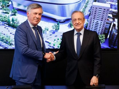 أنشيلوتي مدرب ريال مدريد ورئيس النادي فلورنتينو بيريز - 2 يونيو 2021 - X @Carlo Ancelotti