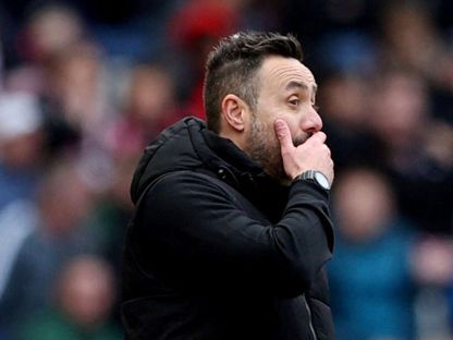 روبرت دي زيربي مدرب توتنهام في مباراة سندرلاند بالدوري الإنجليزي - 12 أبريل 2026 - Reuters