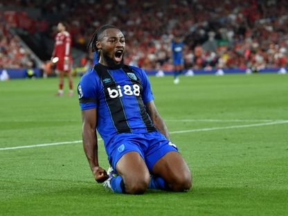 لاعب بورنموث أنطوان سيمينيو يحتفل بالتسجيل في مرمى ليفربول في الدوري الإنجليزي الممتاز - 15 أغسطس 2025 - Reuters