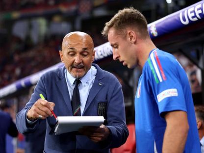 تعليمات مدرب منتخب إيطاليا لوتشيانو سباليتي خلال مباراة كرواتيا في يورو 2024 - uefa