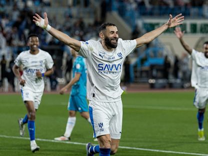 كريم بنزيما نجم الهلال الجديد يحتفل بهدفه أمام الأخدود في الدوري السعودي - 5 فبراير 2026 - x@Alhilal_FC