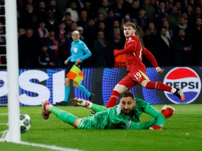 هارفي إليوت لاعب ليفربول يسجل هدف الفوز في مرمى باريس سان جيرمان في ذهاب ثمن نهائي دوري أبطال أوروبا - 5 مارس 2025 - Reuters