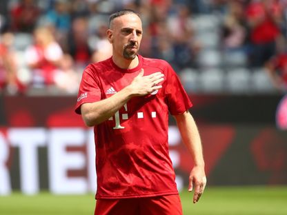 لاعب بايرن ميونيخ فرانك ريبيري خلال الإحماء قبل مباراة آينتراخت فرانكفورت في الدوري الألماني - 18 مايو 2019 - Reuters