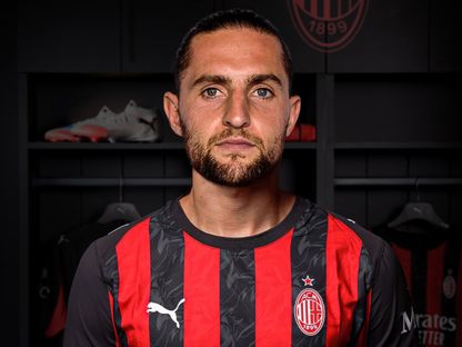 ميلان يقدم الفرنسي أدريان رابيو لجمهوره في آخر أيام الميركاتو الصيفي 1-9-2025 - acmilan/web