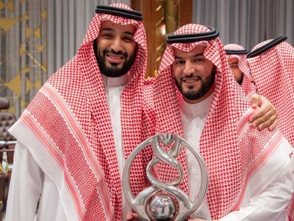 فهد بن نافل رئيس الهلال في صورة تذكارية مع ولي العهد السعودي الأمير محمد بن سلمان - - X/@Fahad_Alotaibi_