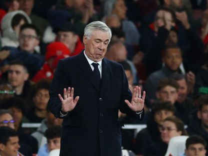كارلو أنشيلوتي مدرب ريال مدريد خلال مباراة أرسنال في دوري أبطال أوروبا - 8 أبريل 2025 - Reuters