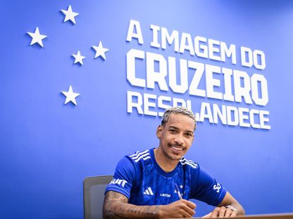 ماتيوس بيريرا بعد توقيع عقد انضمامه لفريق كروزيرو البرازيلي - 17 يونيو 2024 - X/Cruzeiro
