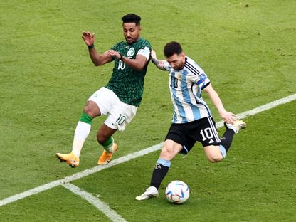 ليونيل ميسي وسالم الدوسري في مباراة الأرجنتين والسعودية بمونديال قطر - 22 نوفمبر 2022 - Reuters